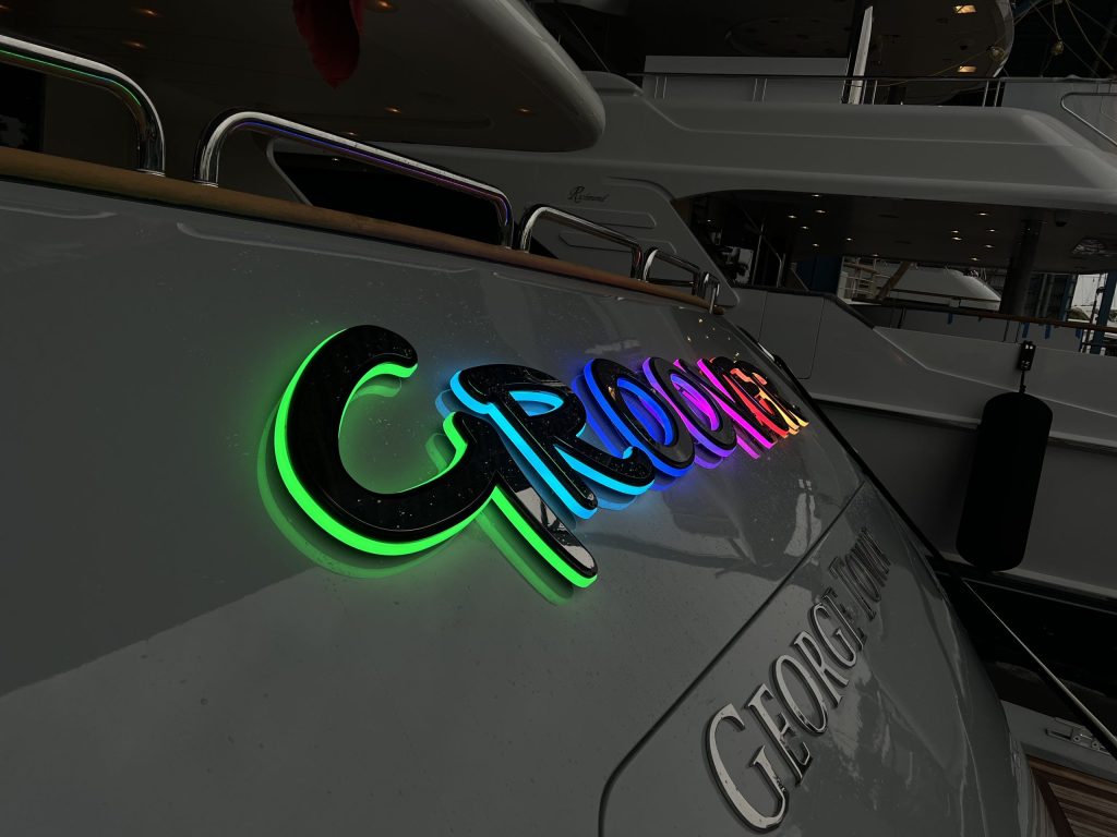 yacht birght signs